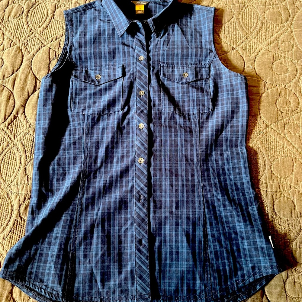 Eddie Bauer summer sleeveless button up w/ pockets